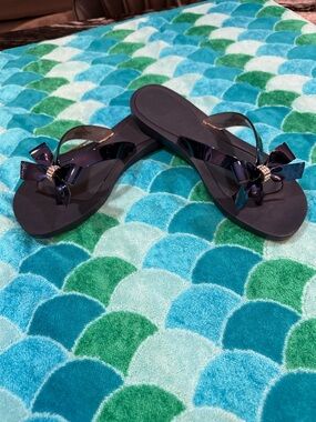 QUESS Women’s Dark Navy Bow Flip Flop Sandals with Silver Embelishments, NWTs